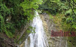 Прекрасный водопад в Габала