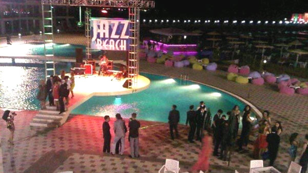 Шоу в отеле Xezer Beach